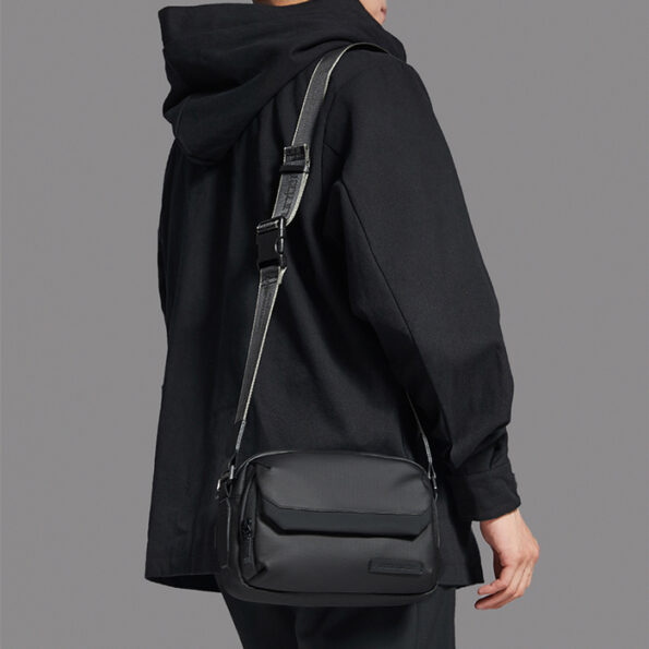 YB00518-BK-4