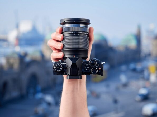 LENSES_EZ-M1220_E-M5_Mark_II_black__Mood_001_lores