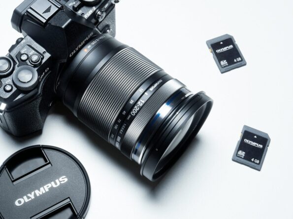 LENSES_EZ-M1220_E-M5_Mark_II_black__Mood_004_lores