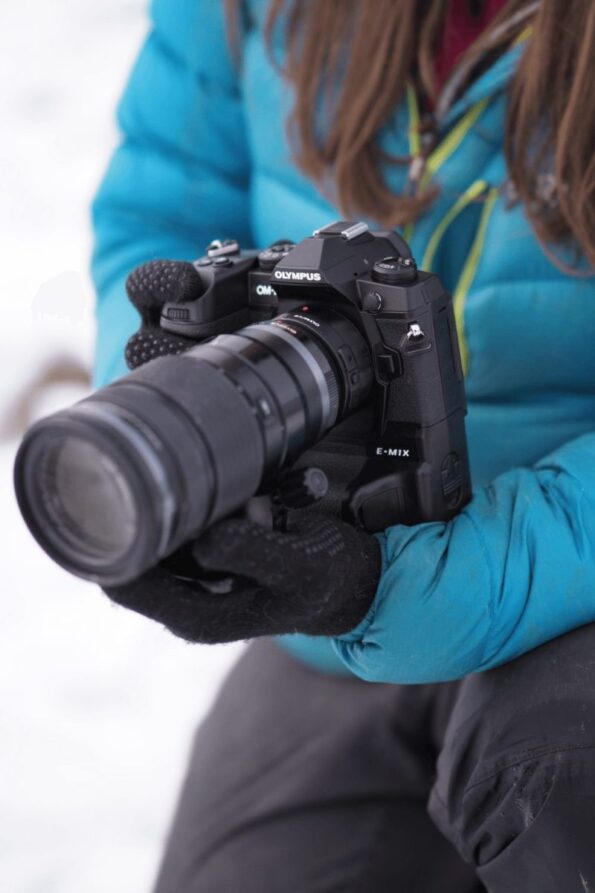 OM-D_E-M1X_MC-20_EZ-M4015_Tesni_Ward_behind_the-scenes__Mood_005-scaled