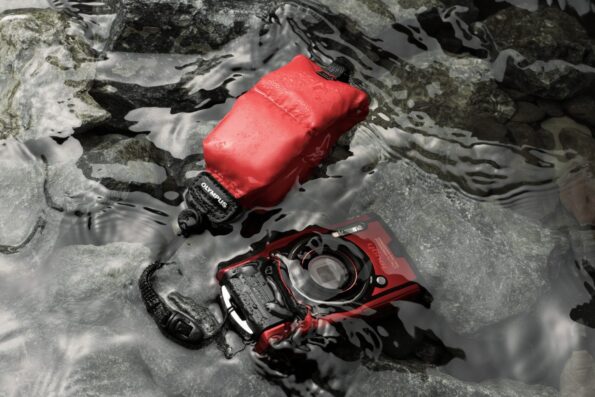 Tough_TG-6_red_CHS-09_Mood_001