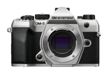 Olympus OM-5 II body silver, BLS-50 Battery, Eyecup, USB Connection Cable, Shoulder Strap